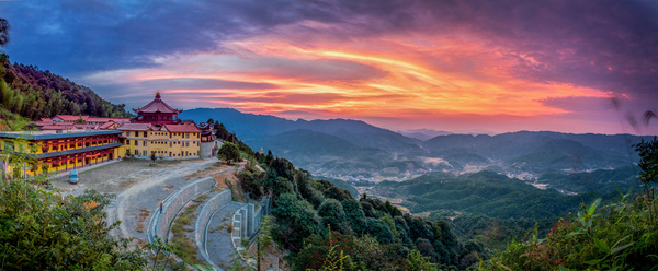 外孙女游灵台山
